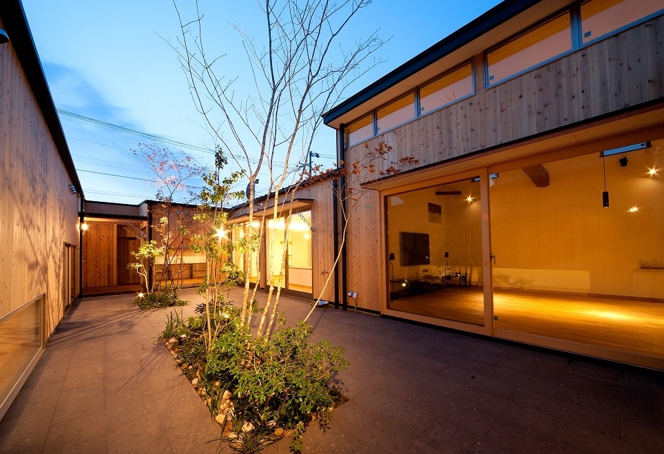 【コラム】いま平屋が人気なのはなぜ？平屋と2階建てのメリットを比べてみました！