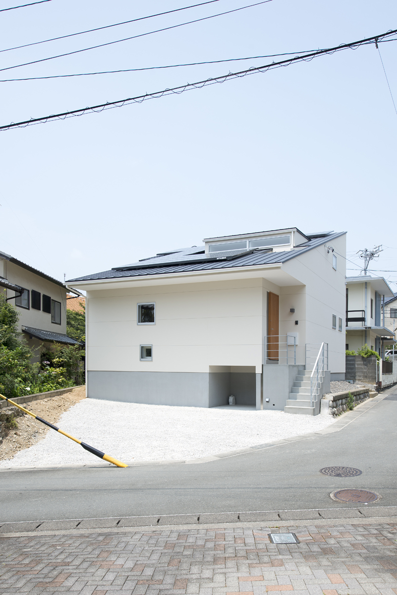 緑がのぞく音楽室のある住まい