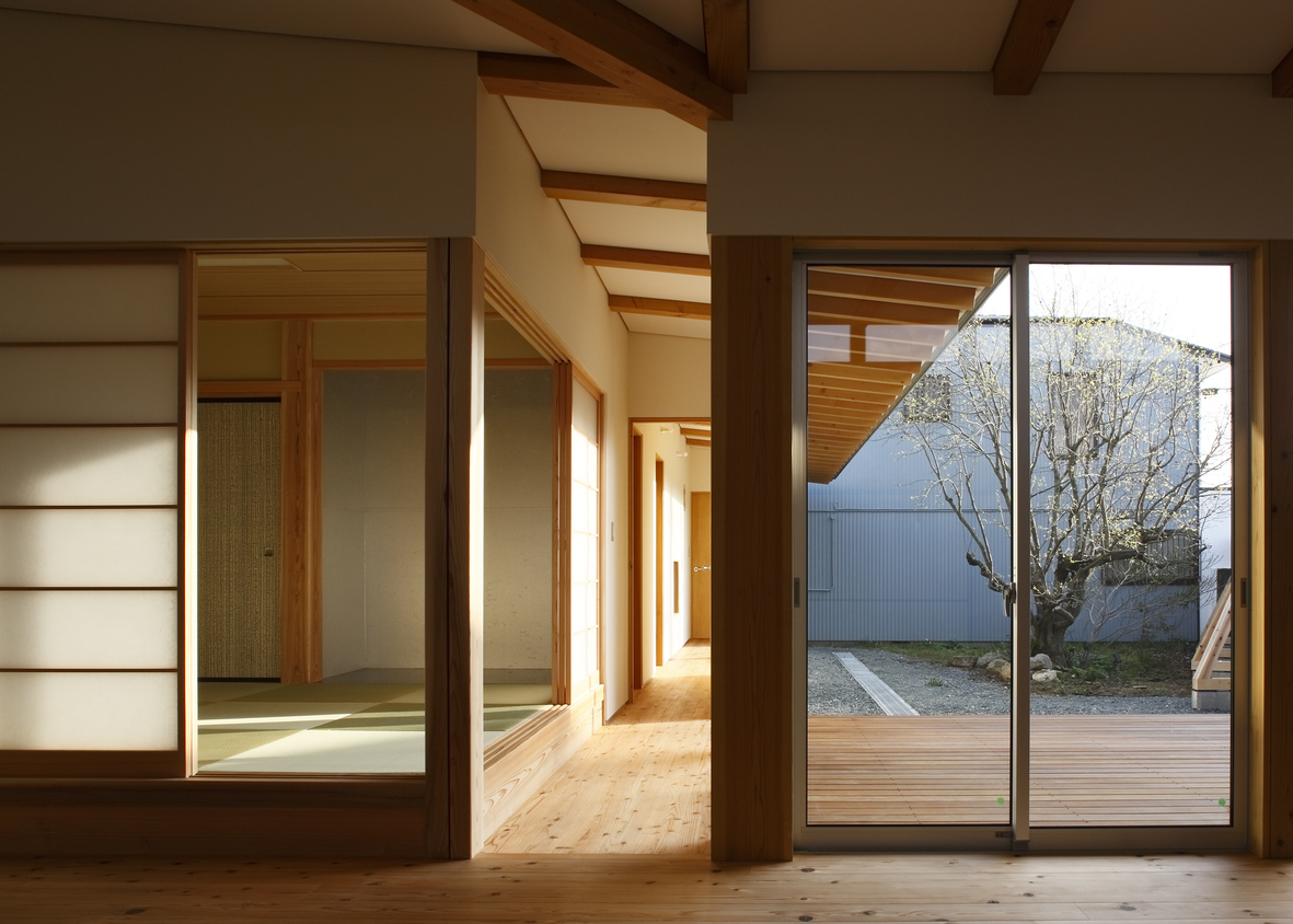 四季と暮らす中庭を囲む住まい