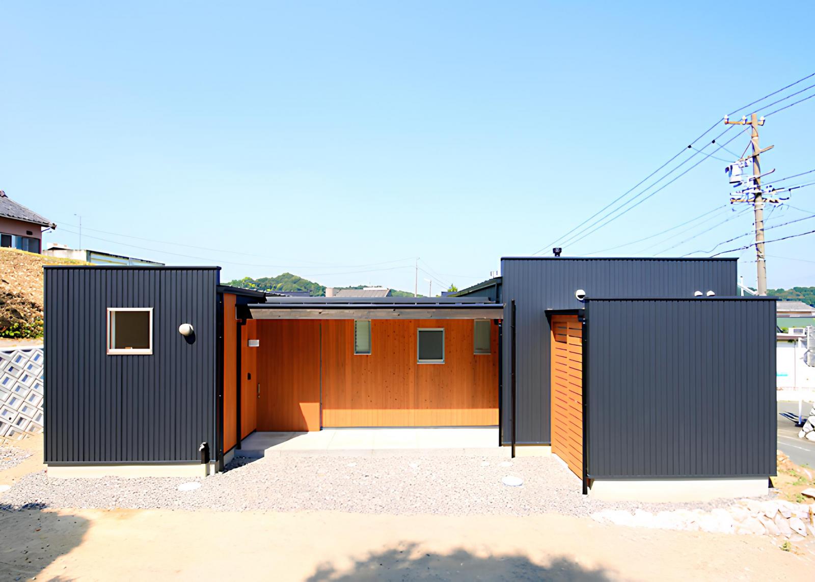 薪ストーブの灯り揺れる平屋の住まい