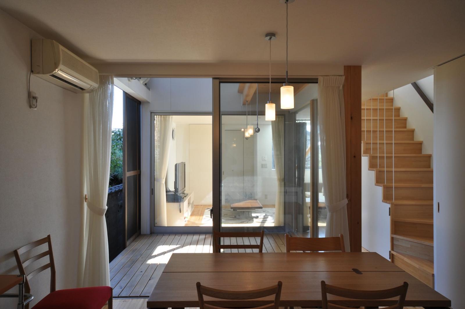 木格子から風抜けるシンプルな白い家|静岡・浜松の建築家との家づくりならマブチ工業