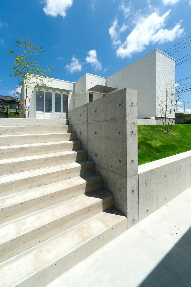 白の２つの平屋