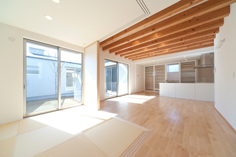 中庭を囲む平屋