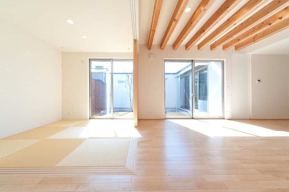 中庭を囲む平屋
