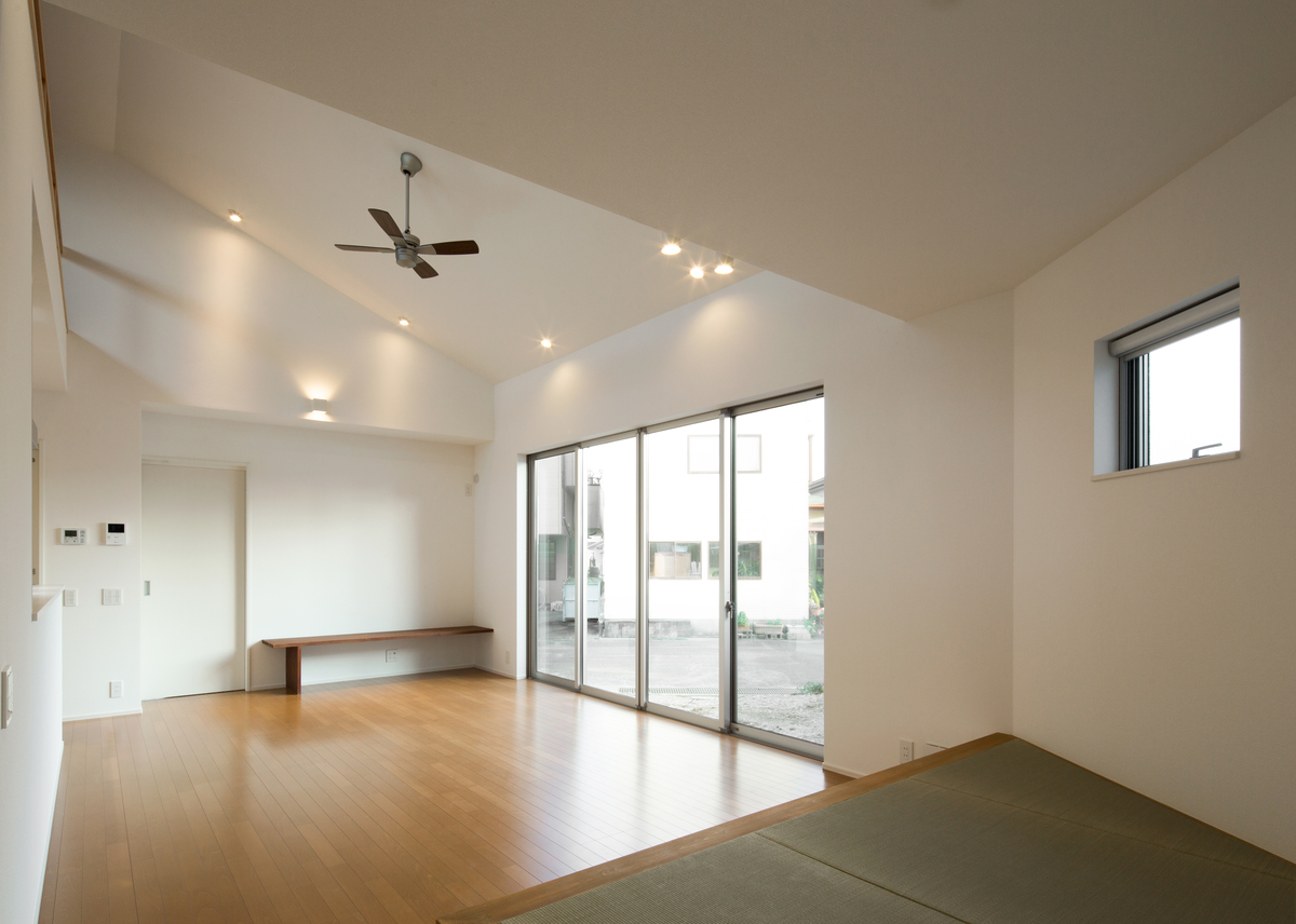 白のコンパクトな平屋の家