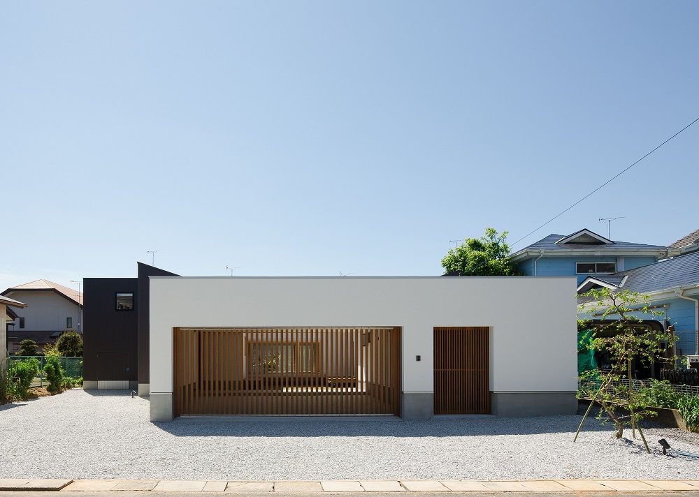 中庭のある平屋のガレージハウス