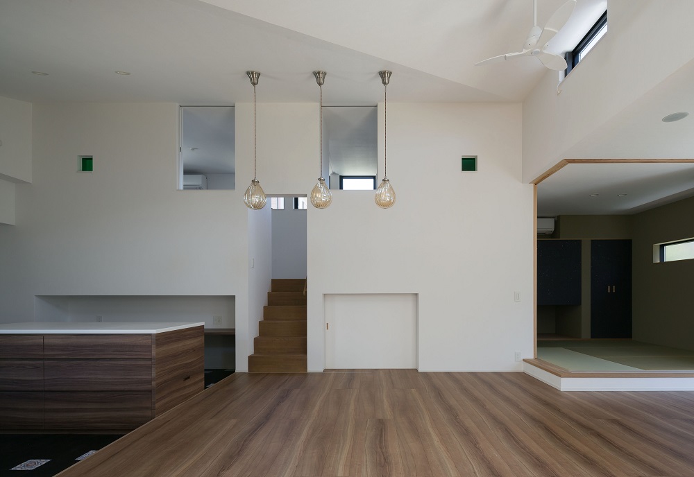 中庭のある平屋のガレージハウス