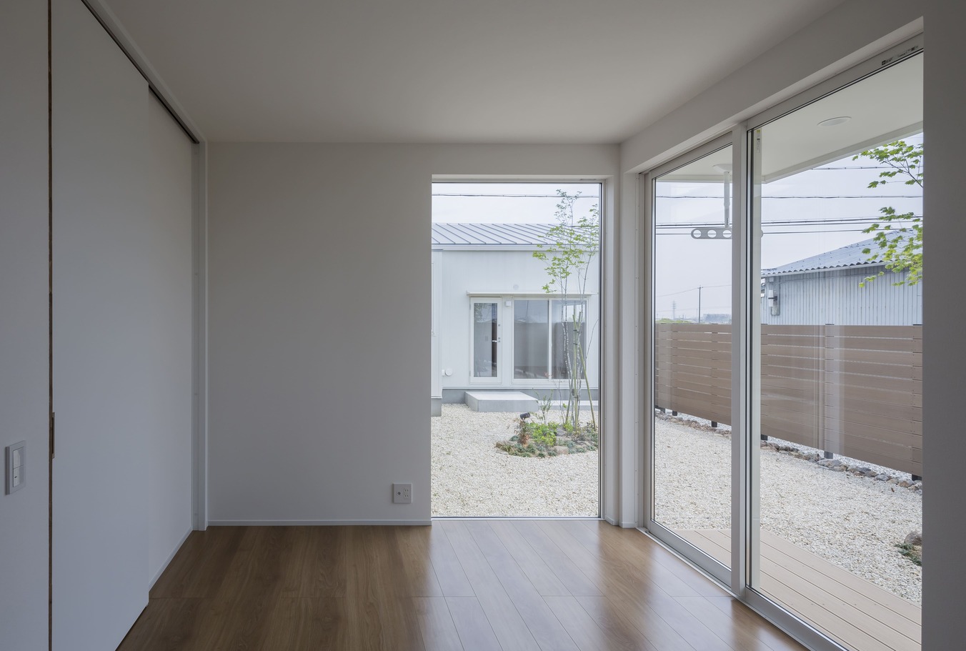 中庭を囲む平屋の住まい