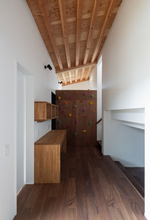子育てを楽しくするアイテムがあふれる平屋の家